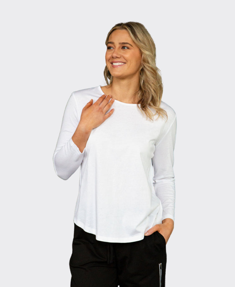 White on Black Tee L/S Must Have - White