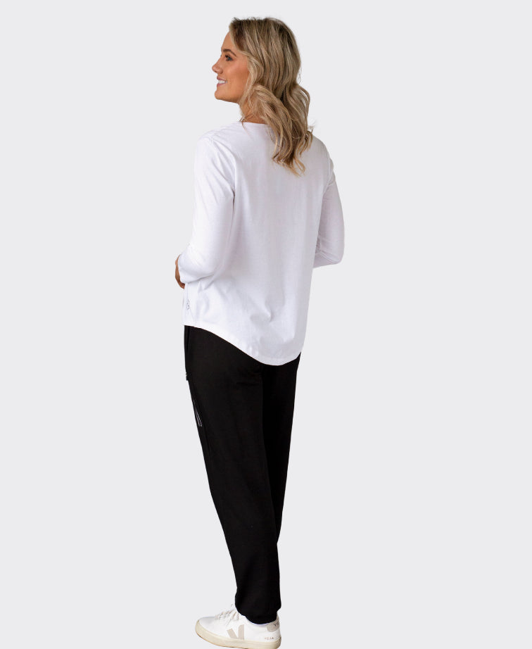 White on Black Tee L/S Must Have - White