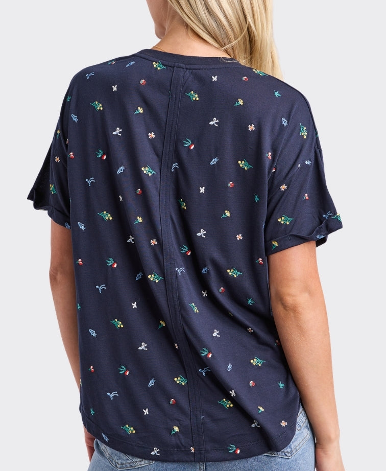 Elm Tee Festive Market