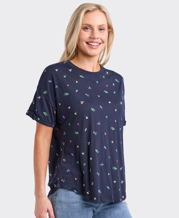 Elm Tee Festive Market